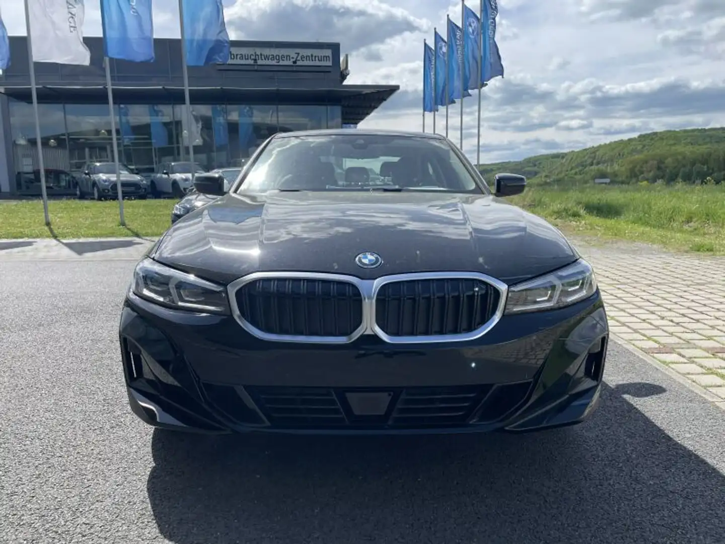 BMW 330 e Limousine Black - 1