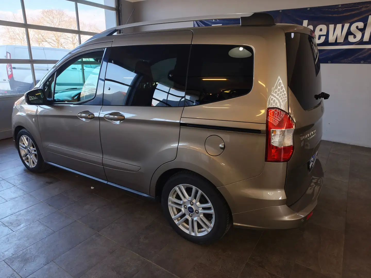 Ford Tourneo Courier Titanium Grau - 2