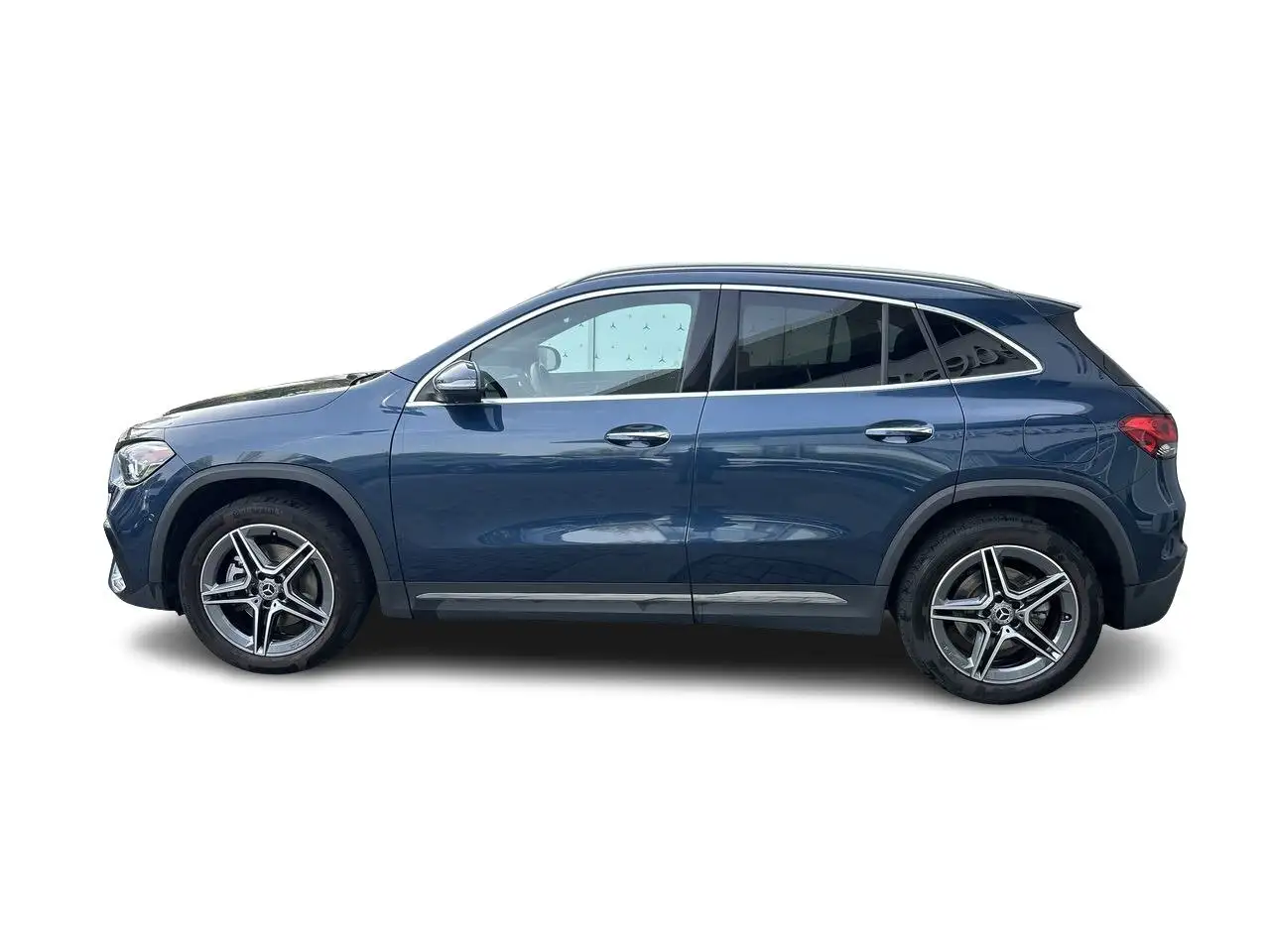 Mercedes-Benz GLA снимка Mercedes-Benz GLA