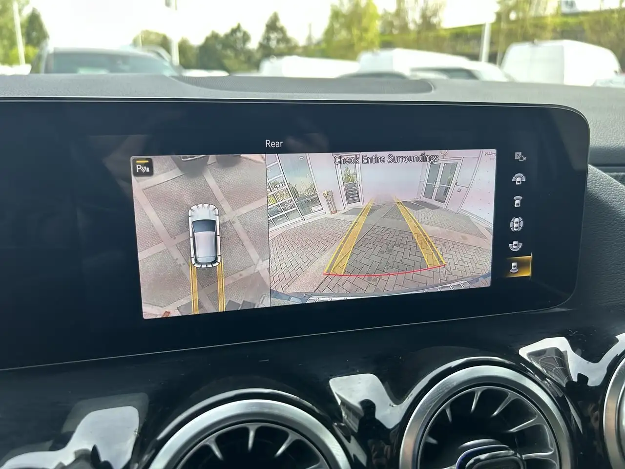 Mercedes-Benz GLA снимка Mercedes-Benz GLA