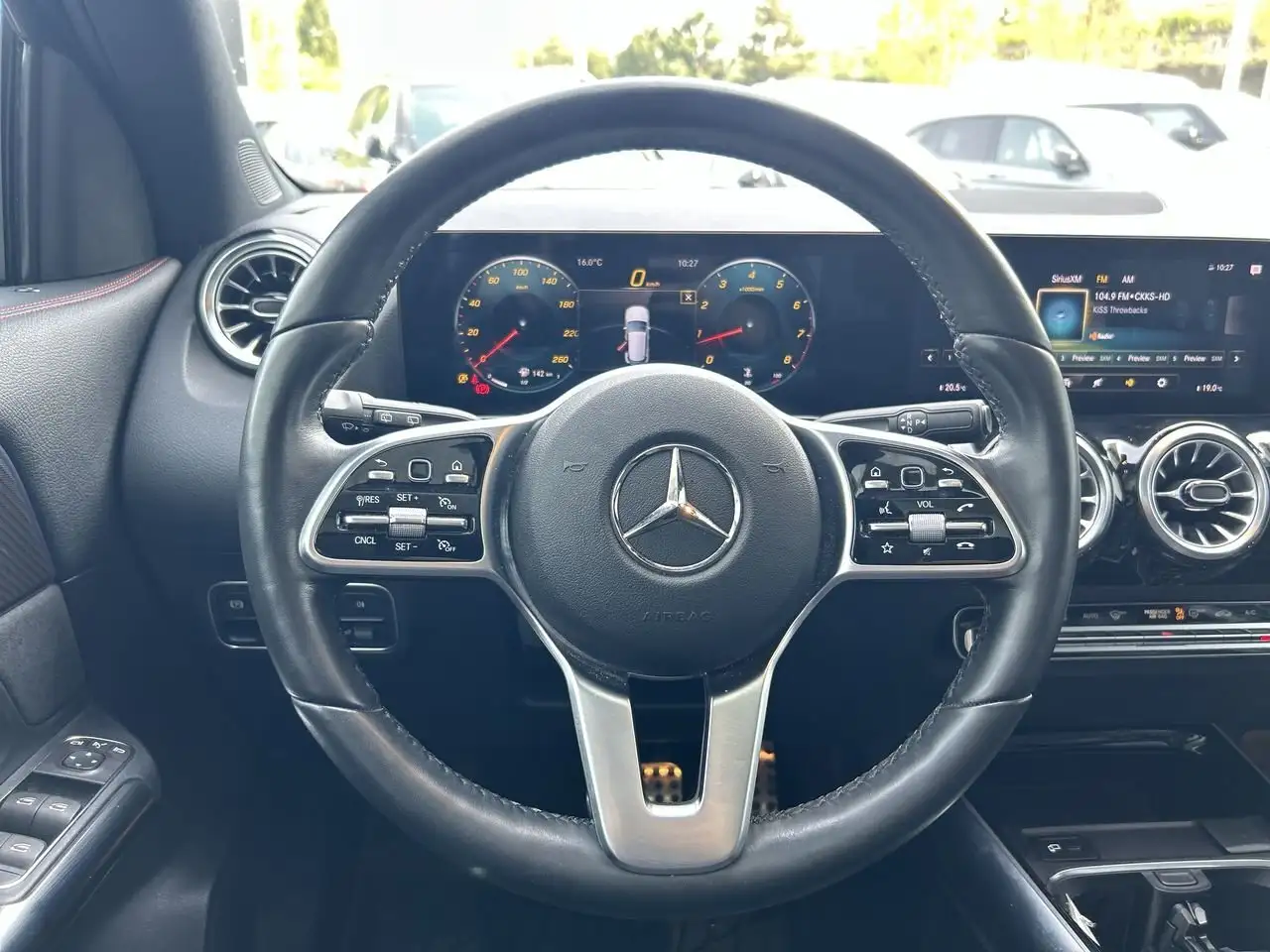 Mercedes-Benz GLA снимка Mercedes-Benz GLA