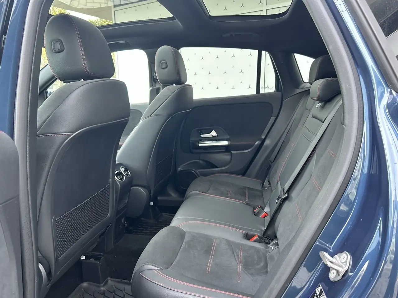 Mercedes-Benz GLA снимка Mercedes-Benz GLA