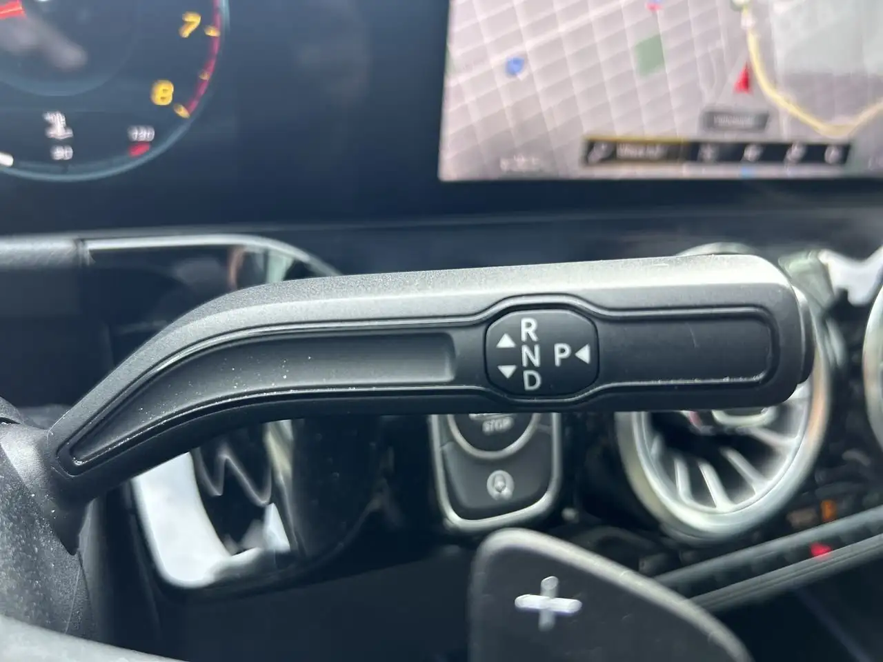 Mercedes-Benz GLA снимка Mercedes-Benz GLA