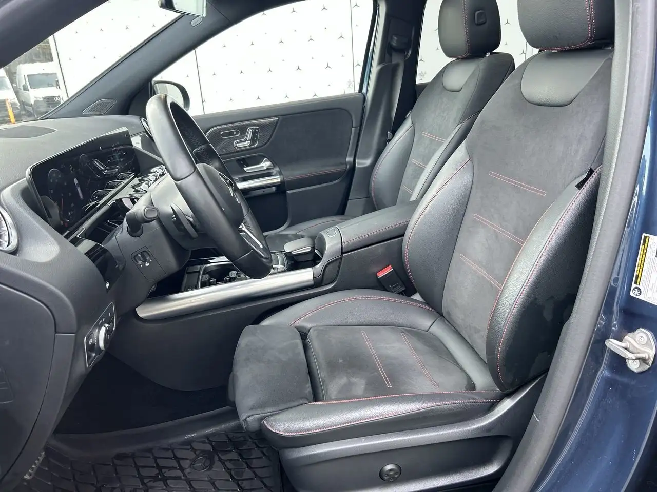 Mercedes-Benz GLA снимка Mercedes-Benz GLA