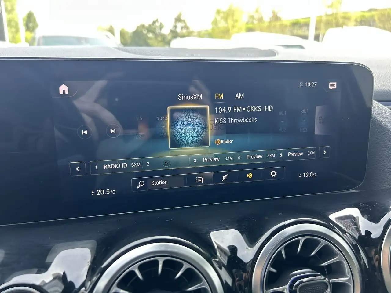 Mercedes-Benz GLA снимка Mercedes-Benz GLA