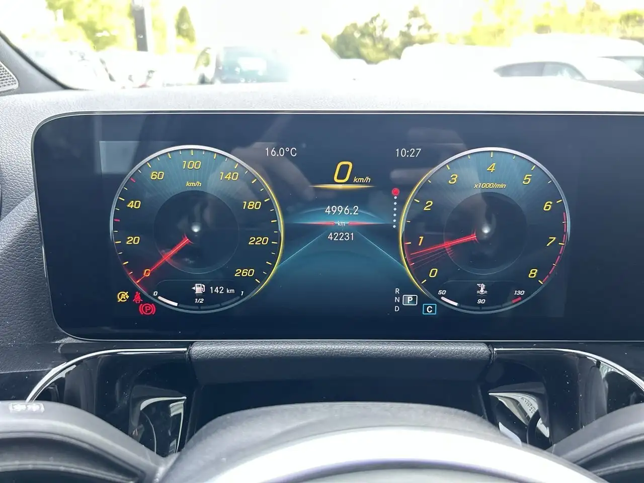 Mercedes-Benz GLA снимка Mercedes-Benz GLA