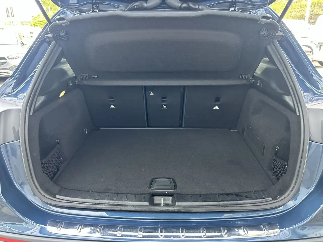 Mercedes-Benz GLA снимка Mercedes-Benz GLA