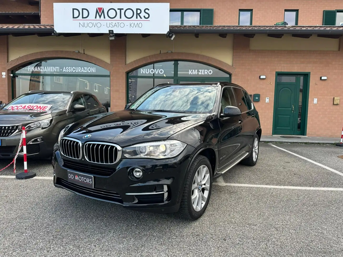 BMW X5 xDrive30d 258CV Luxury *PROMO* Zwart - 1