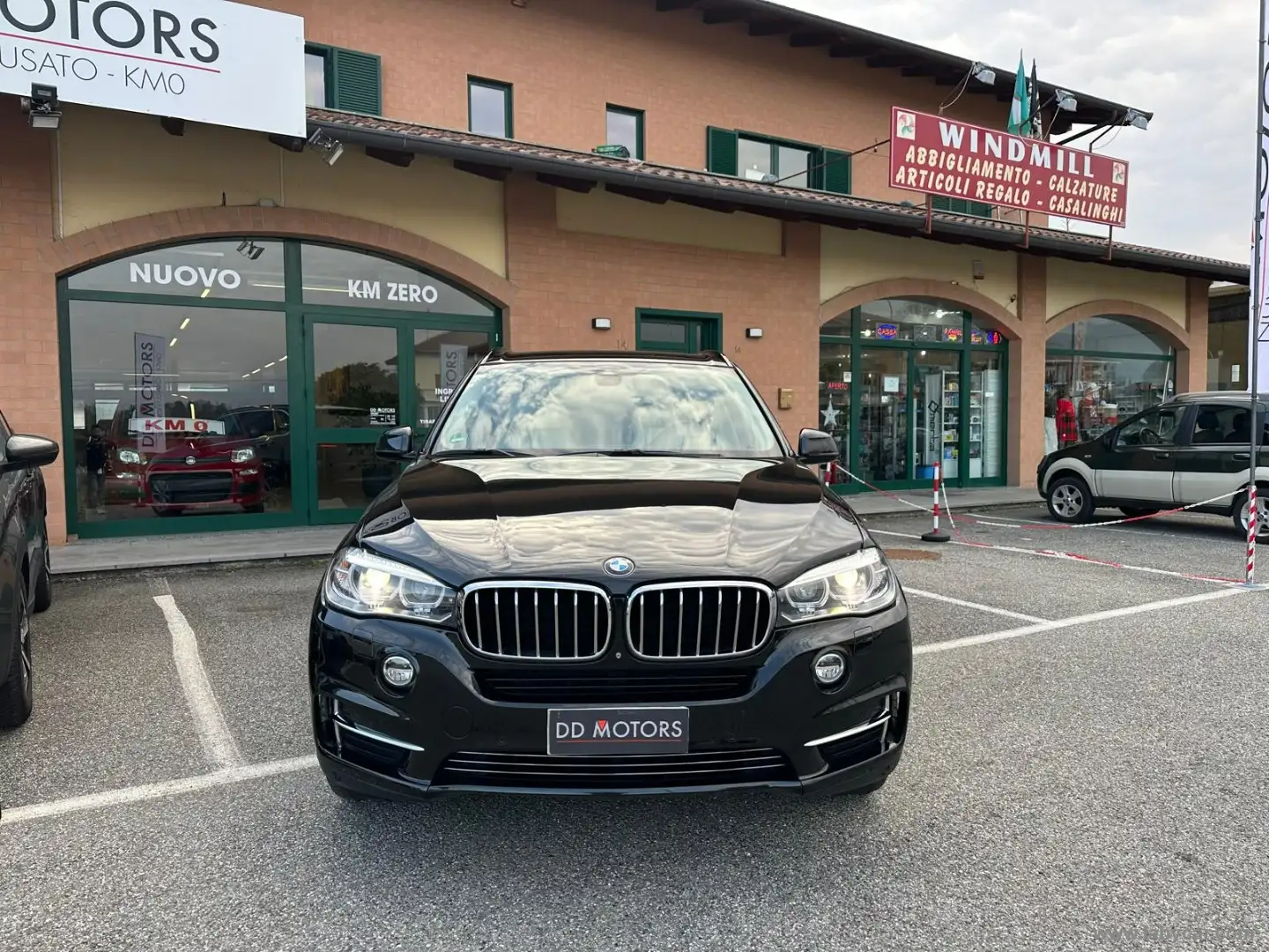 BMW X5 xDrive30d 258CV Luxury *PROMO* Zwart - 2