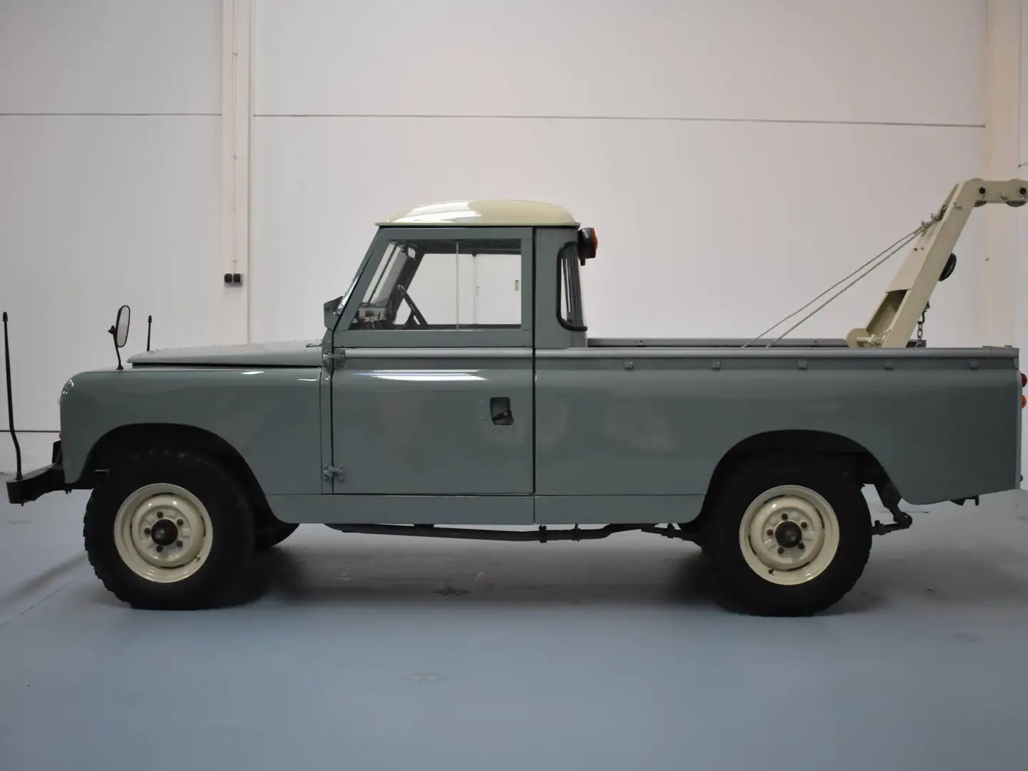 Land Rover Series Series 2a TOW TRUCK Grau - 1