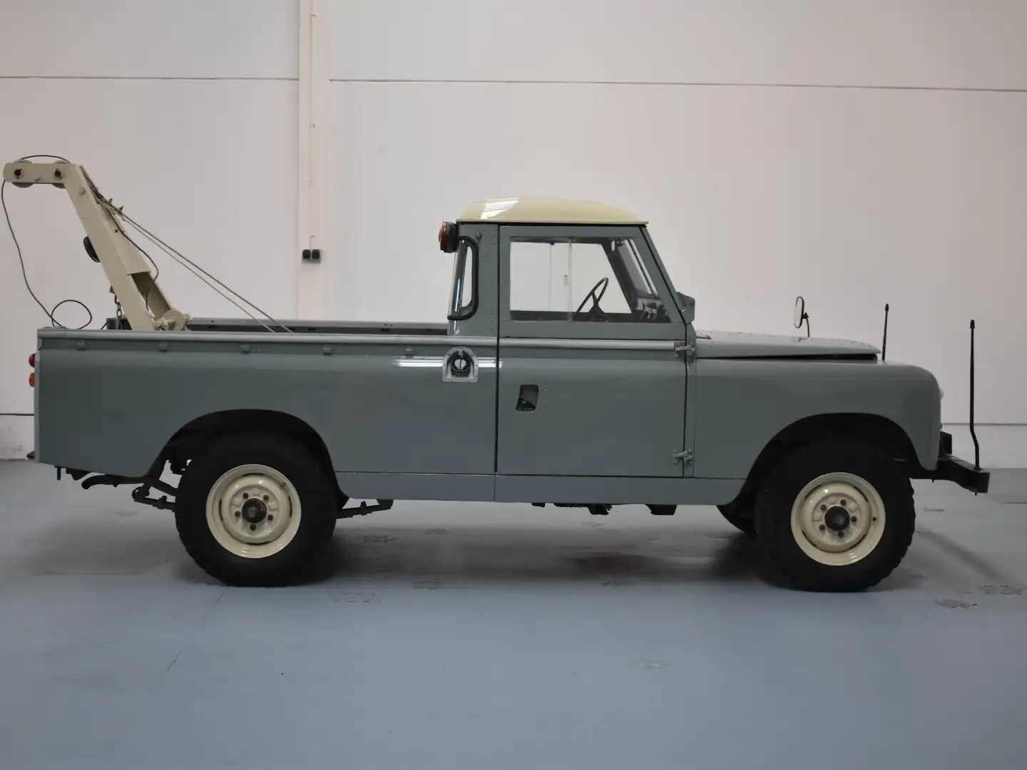 Land Rover Series Series 2a TOW TRUCK Grau - 2
