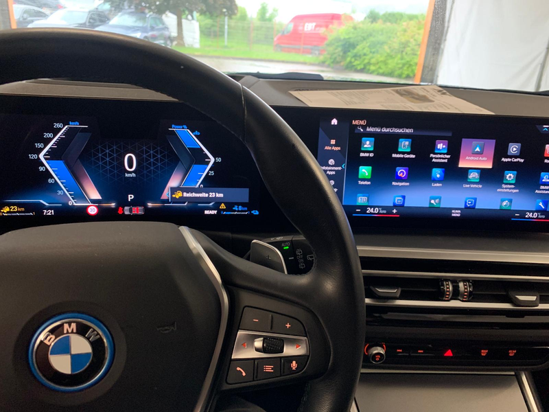 BMW 330 e Touring DrivingAss LED+ PANO HUD KEYLESS — photo 14