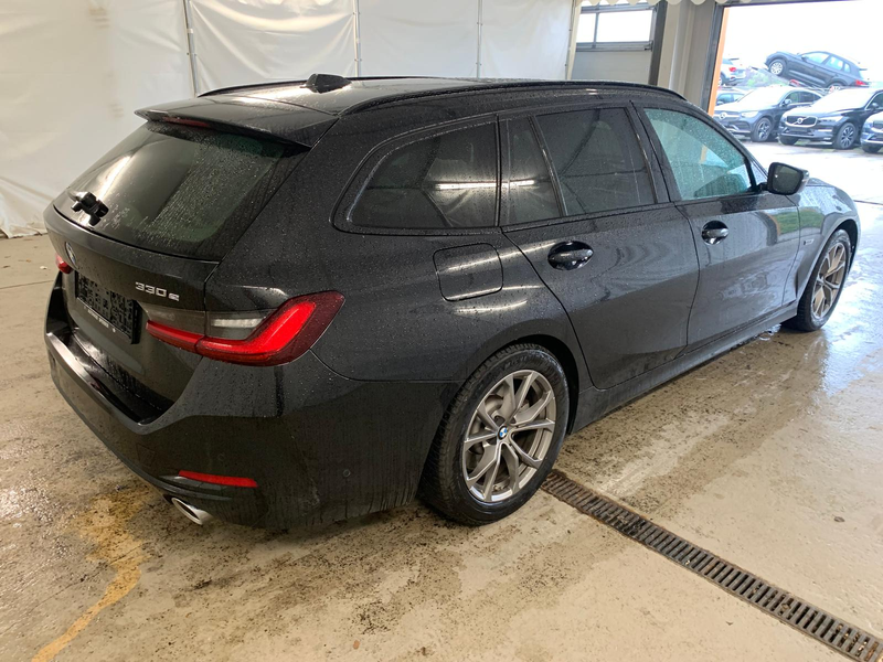 BMW 330 e Touring DrivingAss LED+ PANO HUD KEYLESS — photo 5