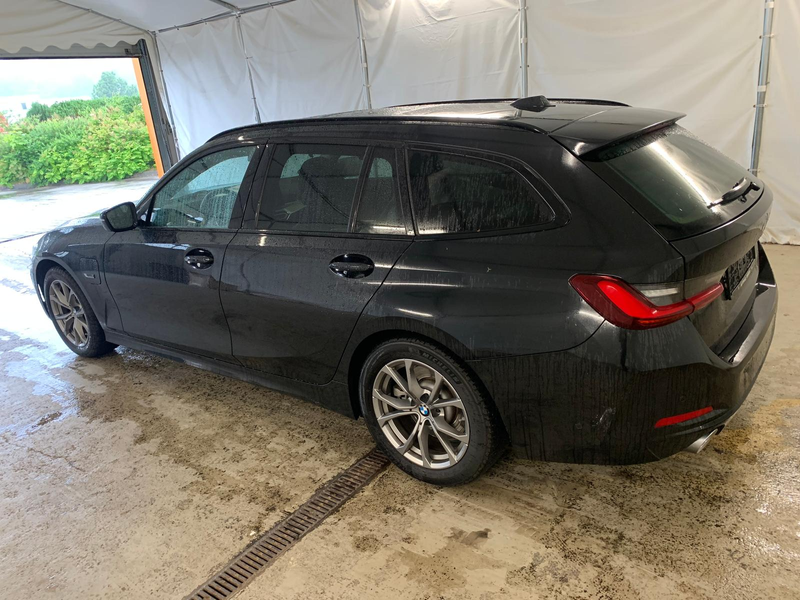 BMW 330 e Touring DrivingAss LED+ PANO HUD KEYLESS — photo 8