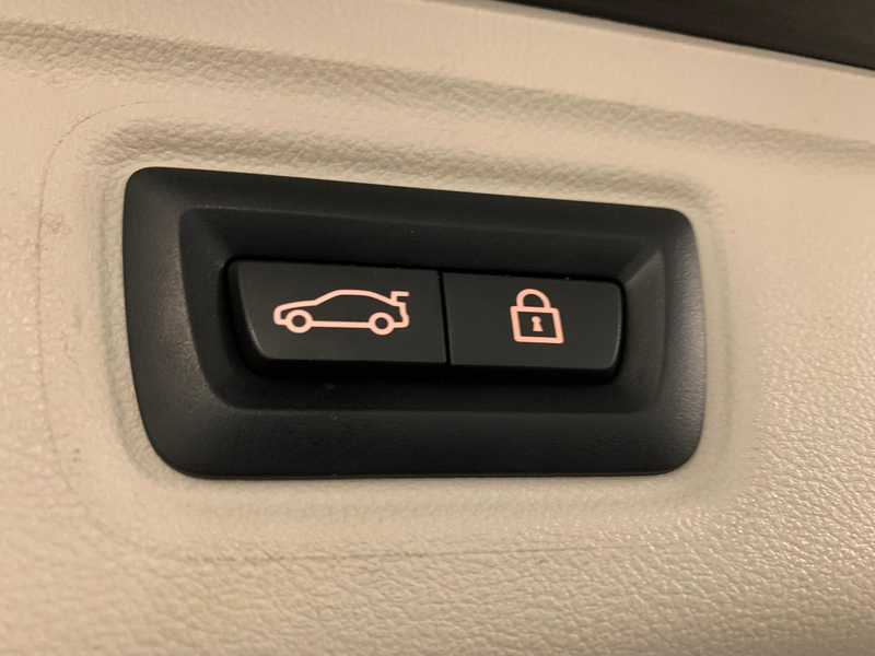 BMW 330 e Touring DrivingAss LED+ PANO HUD KEYLESS — photo 7