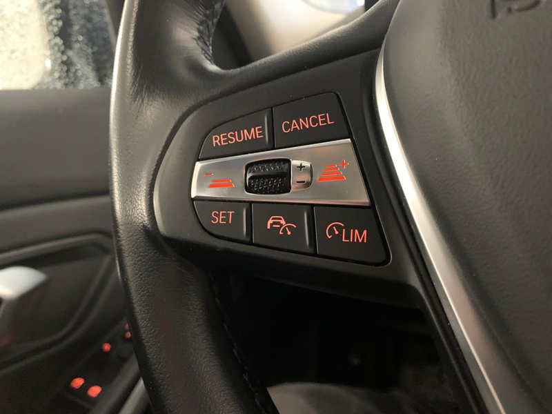 BMW 330 e Touring DrivingAss LED+ PANO HUD KEYLESS — photo 13