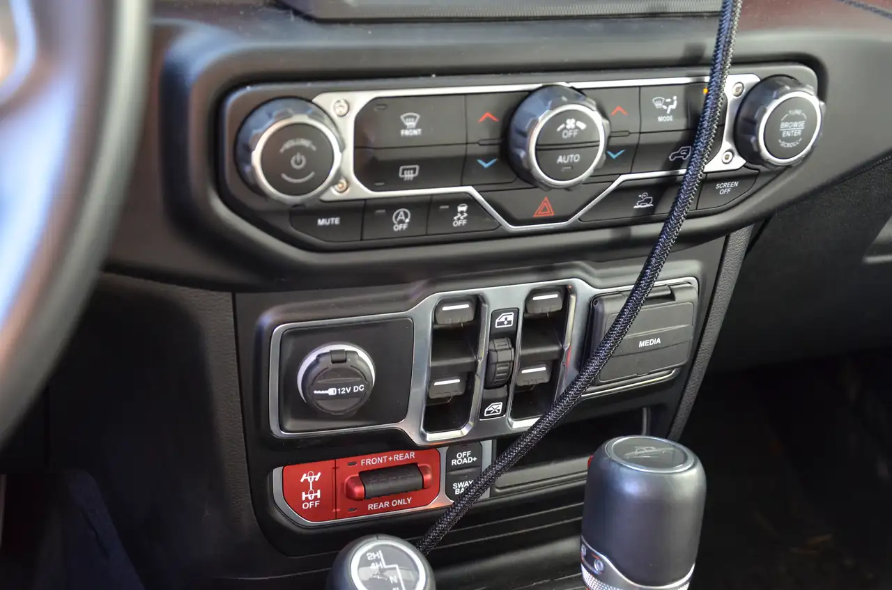 Jeep Gladiator photo Jeep Gladiator