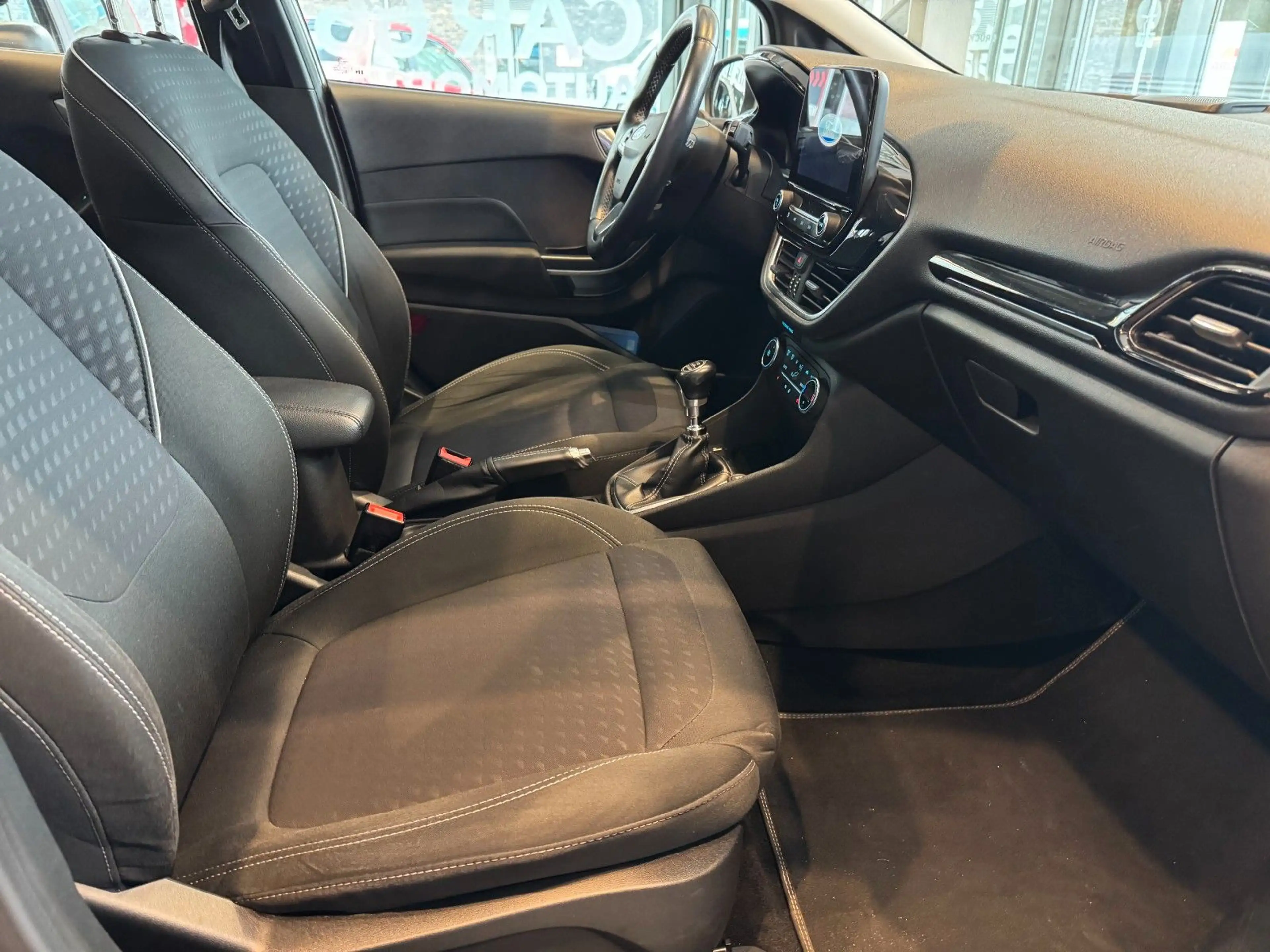 Ford Fiesta Titanium — photo 11