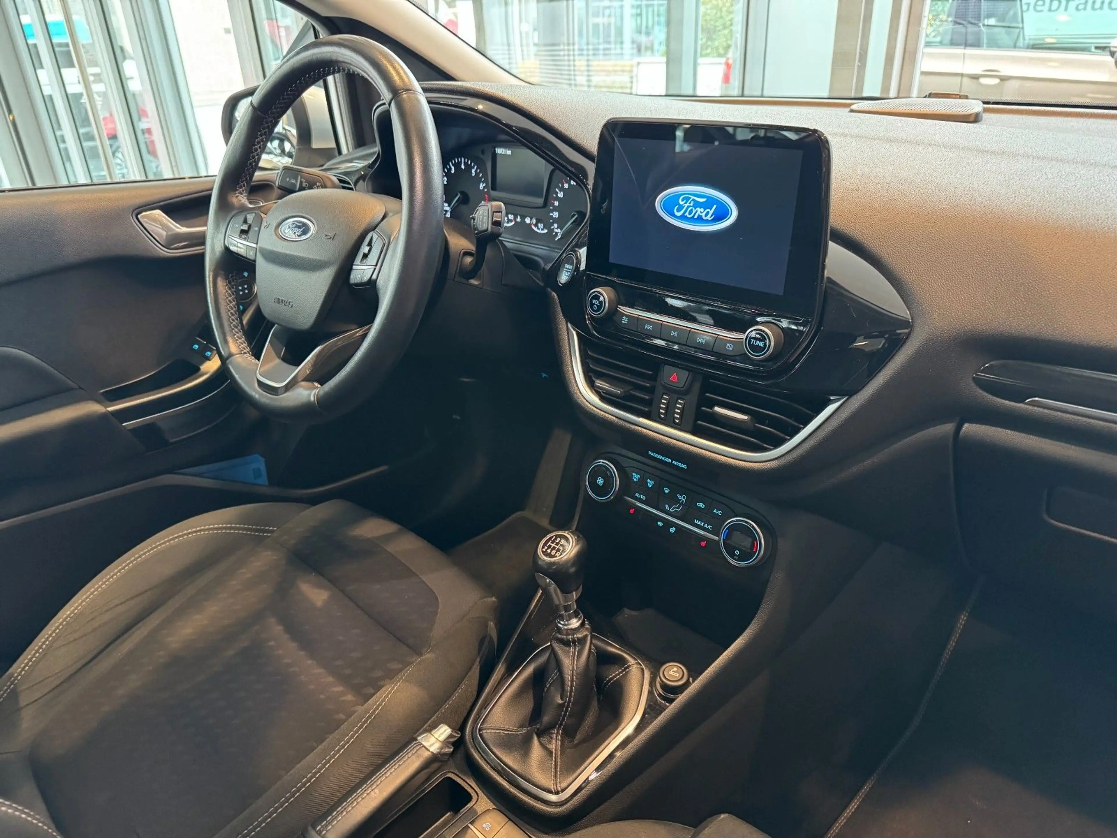 Ford Fiesta Titanium — photo 8