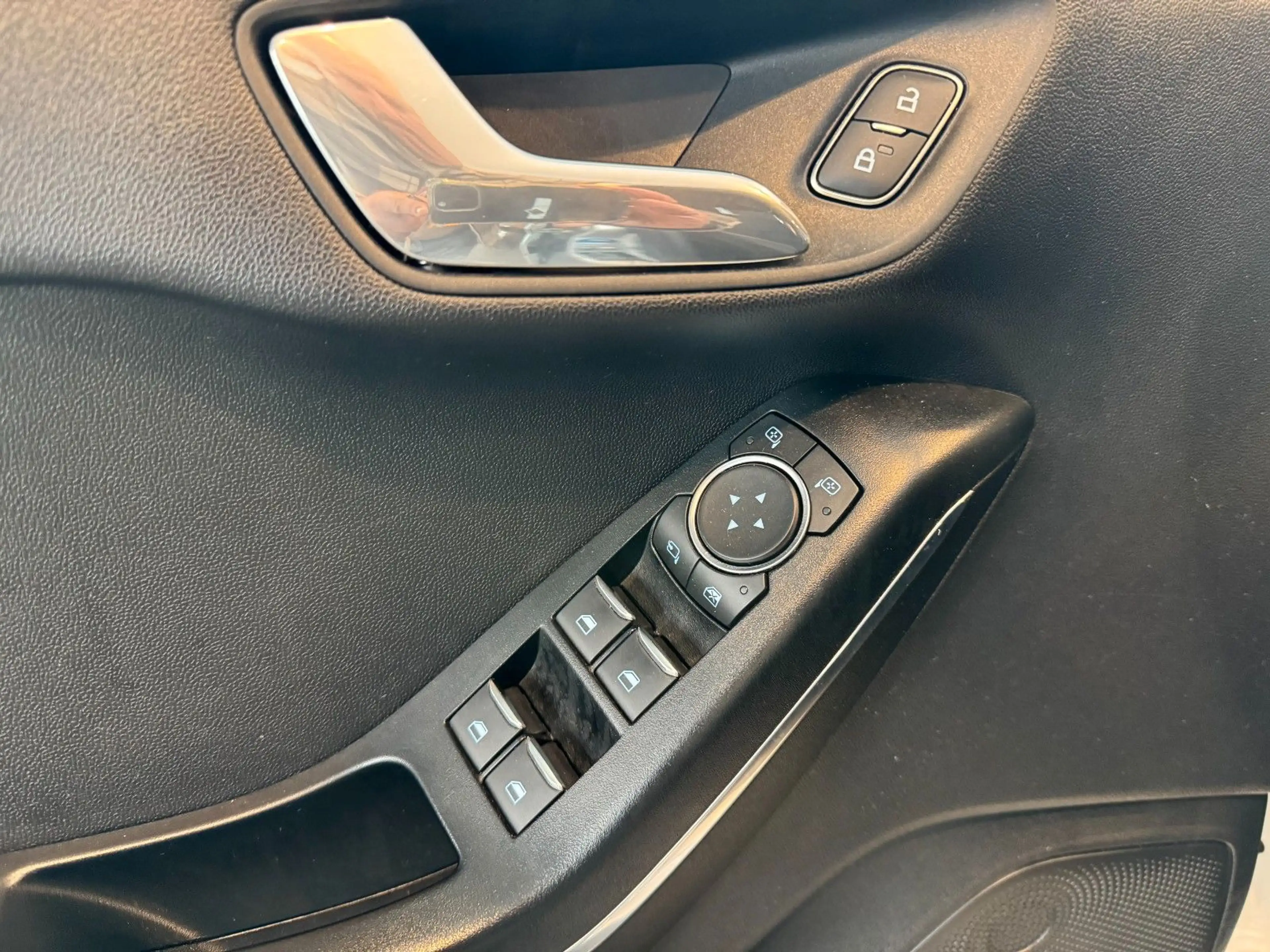 Ford Fiesta Titanium — photo 14