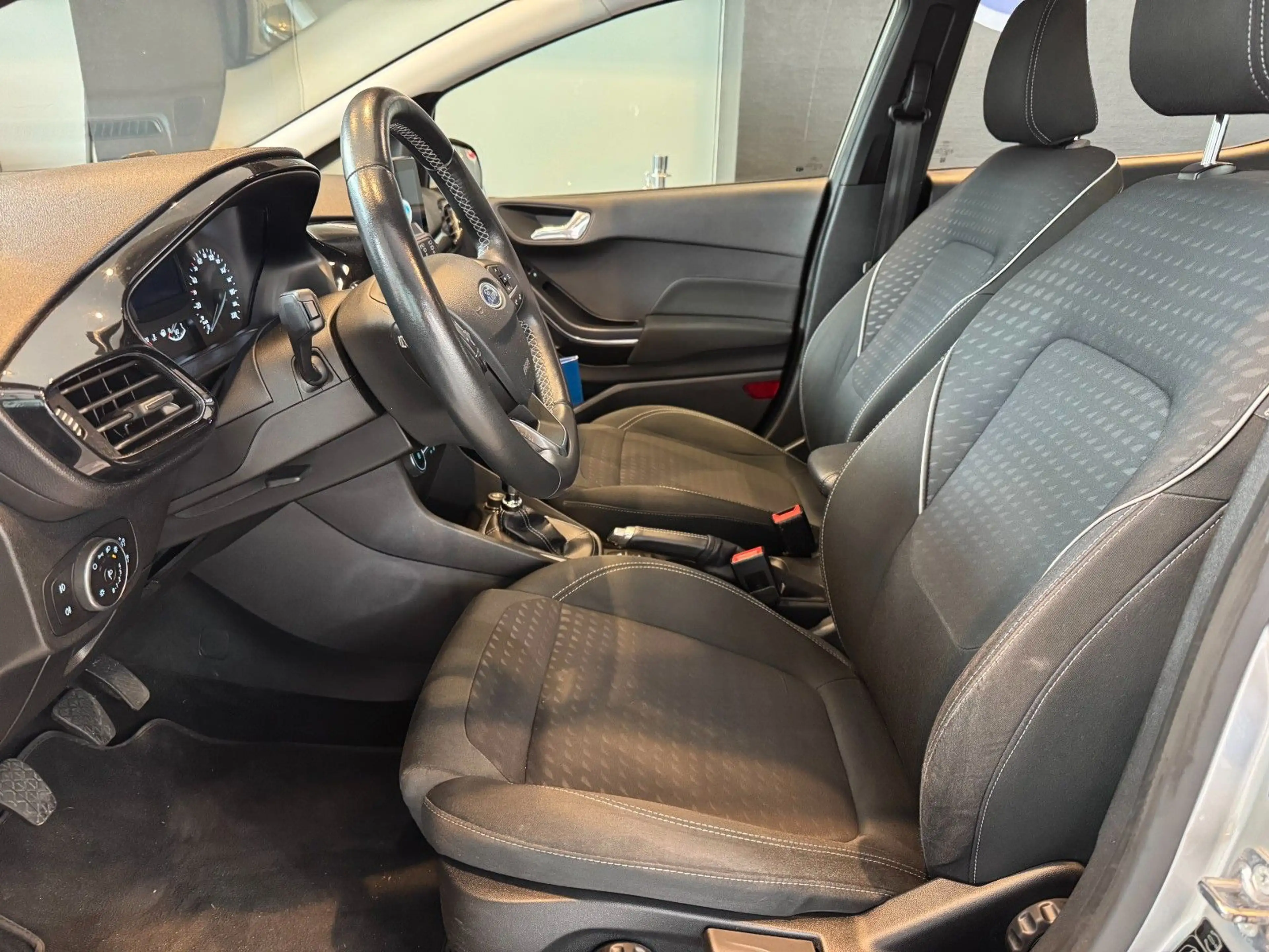 Ford Fiesta Titanium — photo 10