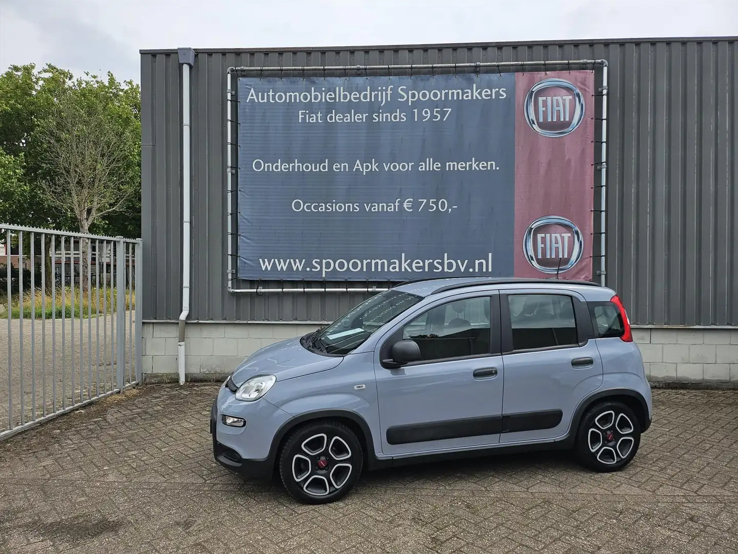 Fiat Panda 1.0 70pk Hybrid Life Grijs - 2