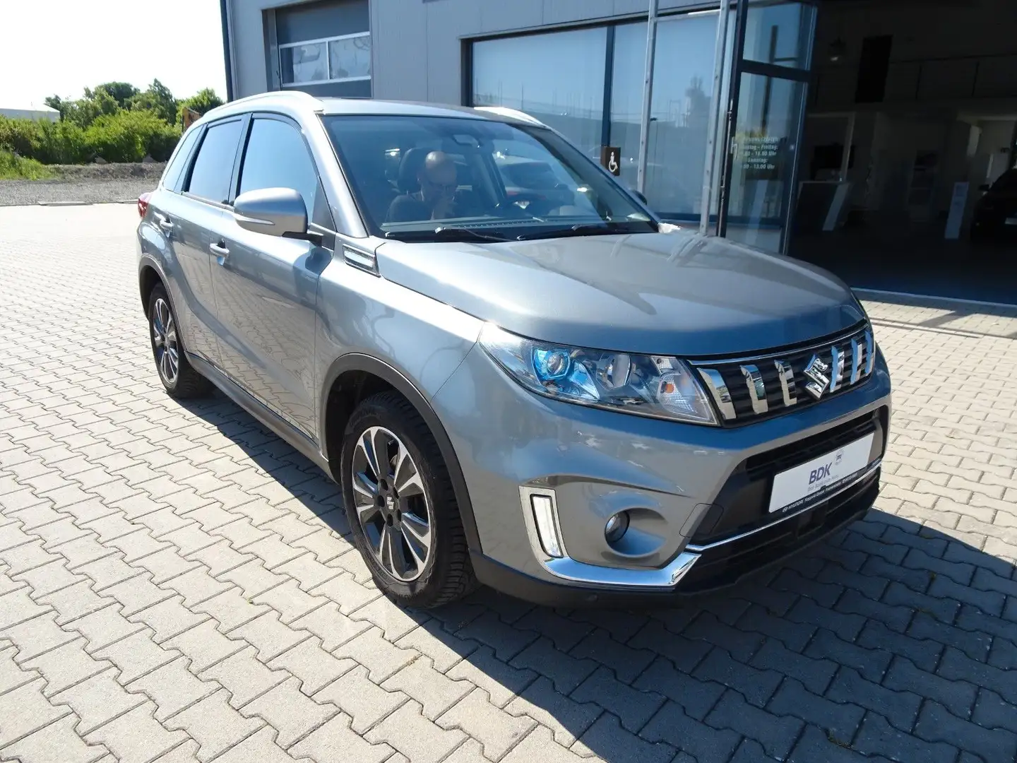 Suzuki Vitara 1.4 Comfort+ 4x4 Autom., GSD und AHK Gris - 1