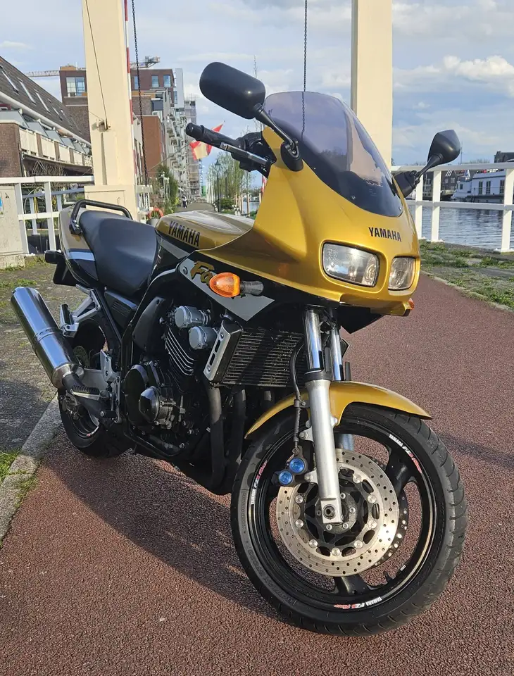 Yamaha FZS 600
