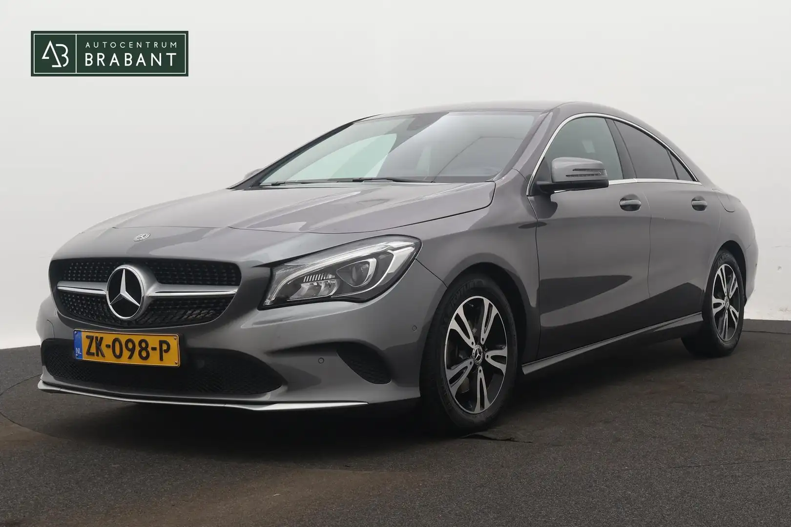 Mercedes-Benz CLA 180 Ambition Sport Automaat (NAVIGATIE, PARKEERSENSORE Grijs - 1