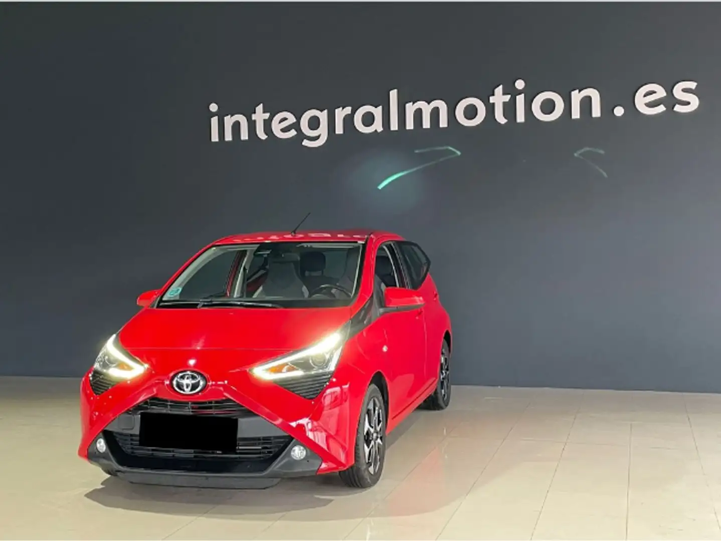 Toyota Aygo 70 x-play Red - 2