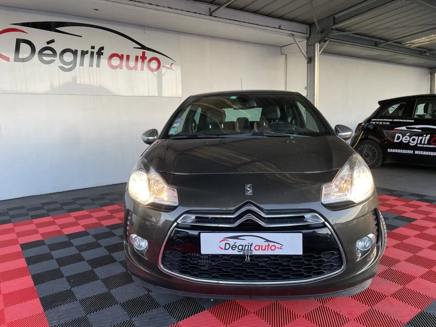 Citroen DS3 THP 155 Sport Chic Gris - 2