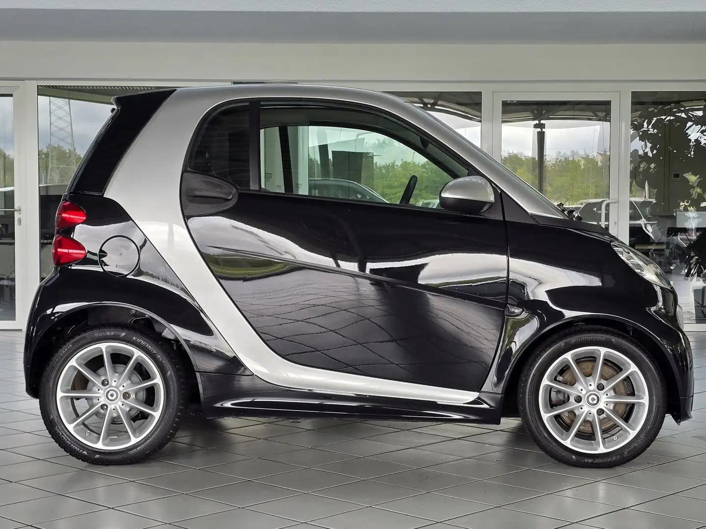 smart forTwo ForTwo Coupé mhd Passion SERVO+SHZ+KLIMA+PANORAM Schwarz - 2