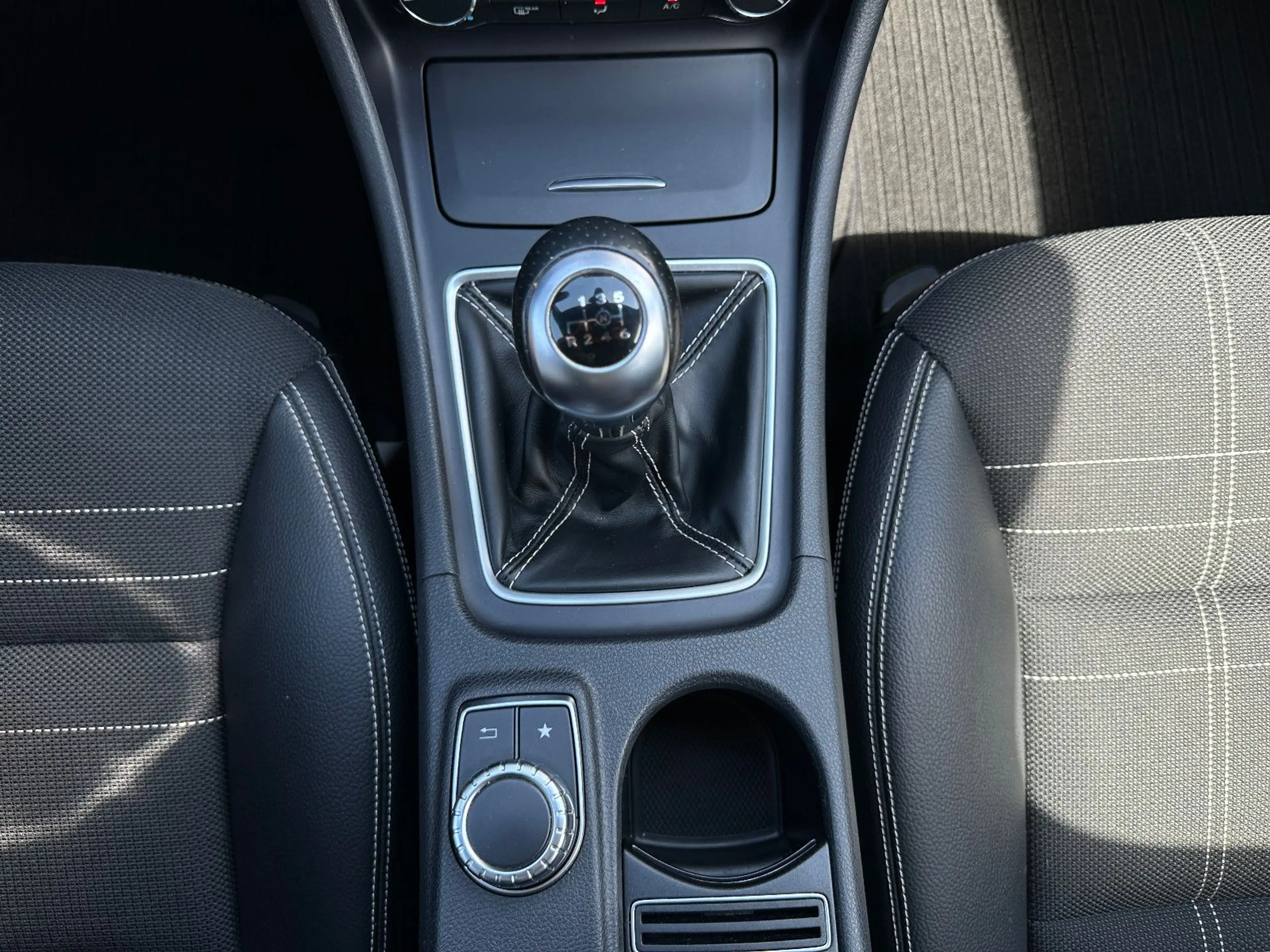 Mercedes-Benz CLA 200 CDI Navi/Bi-Xenon/SH/MeConnect/PDC — photo 10