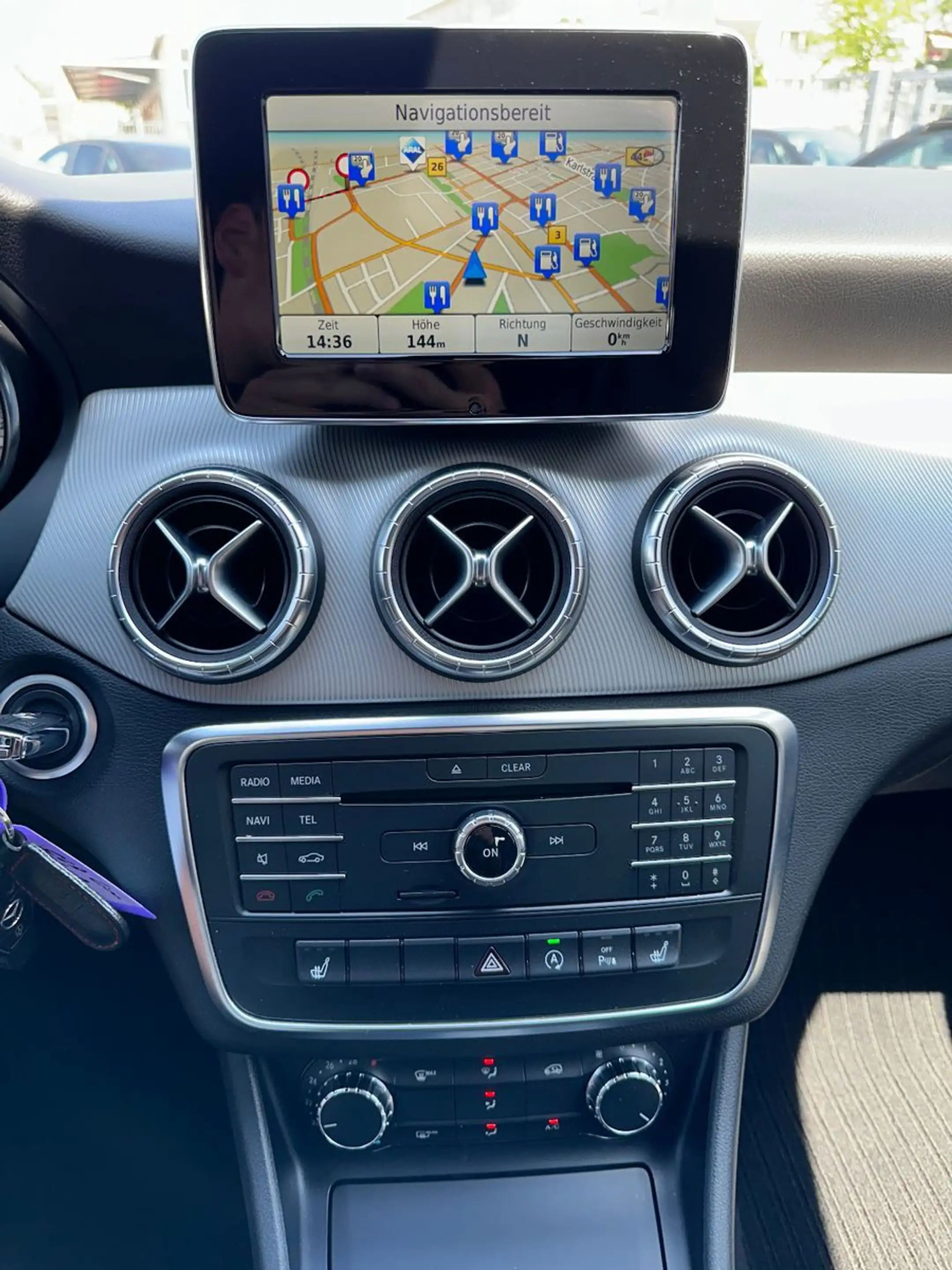 Mercedes-Benz CLA 200 CDI Navi/Bi-Xenon/SH/MeConnect/PDC — photo 9