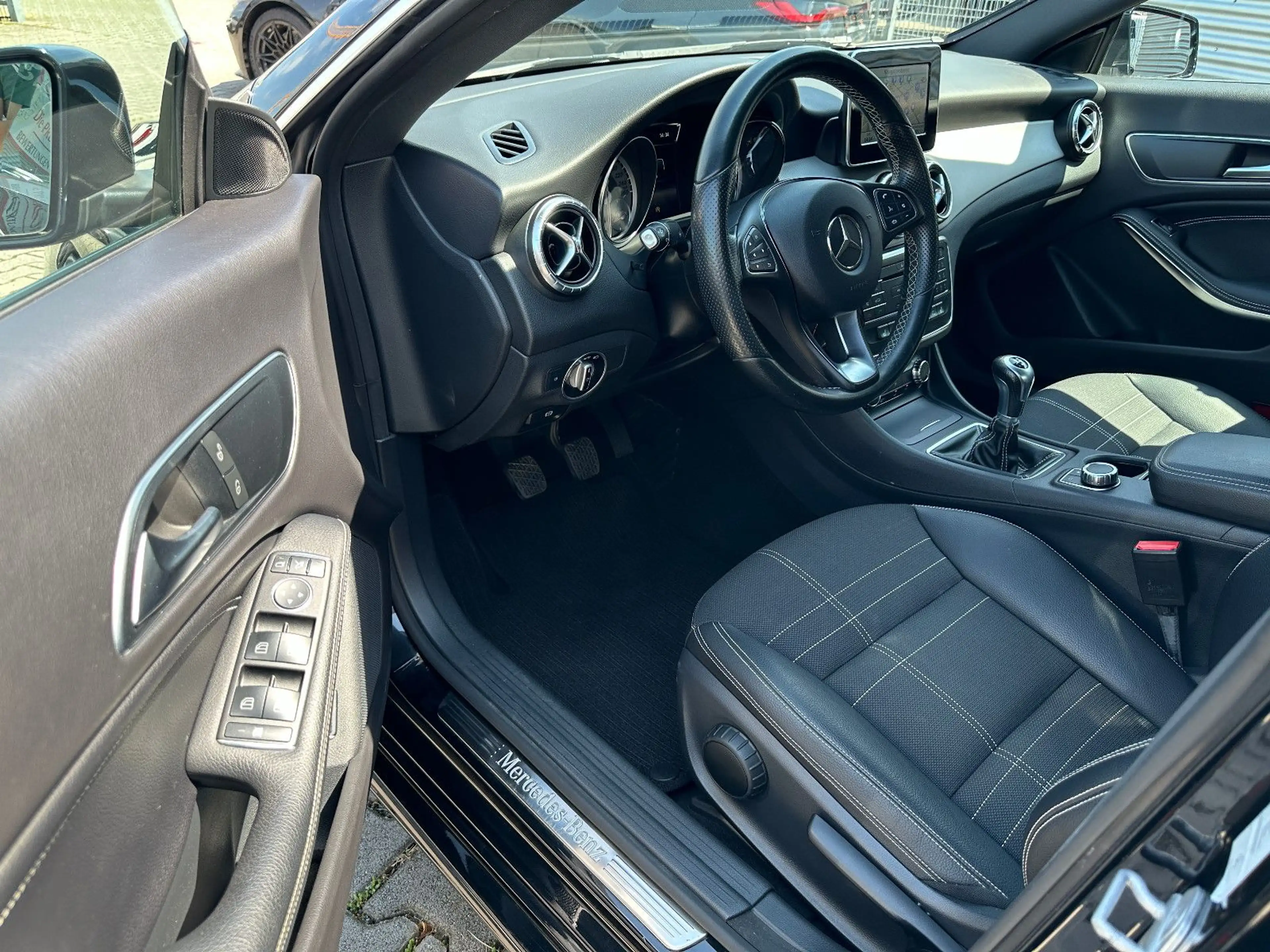 Mercedes-Benz CLA 200 CDI Navi/Bi-Xenon/SH/MeConnect/PDC — photo 6