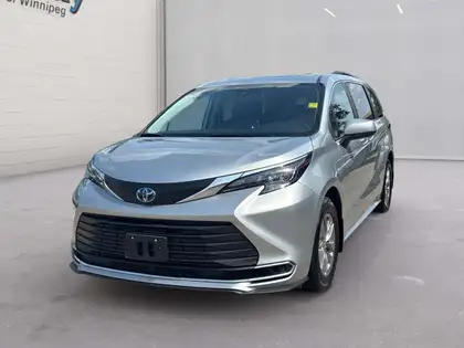 Silver 2024 Toyota Sienna Minivan Front-Wheel Drive Automatic