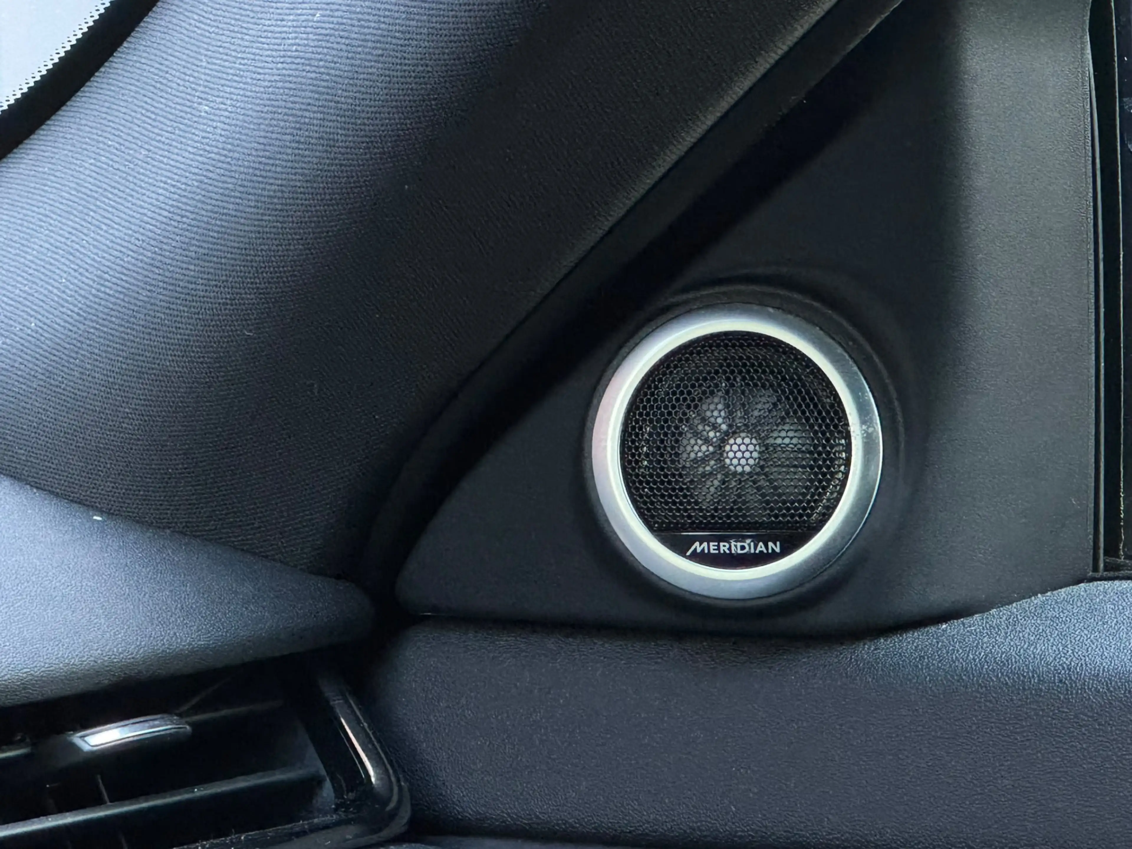 Land Rover Range Rover Evoque 2.0 P200 AWD R-Dynamic S Pano Meridian Camera — photo 22