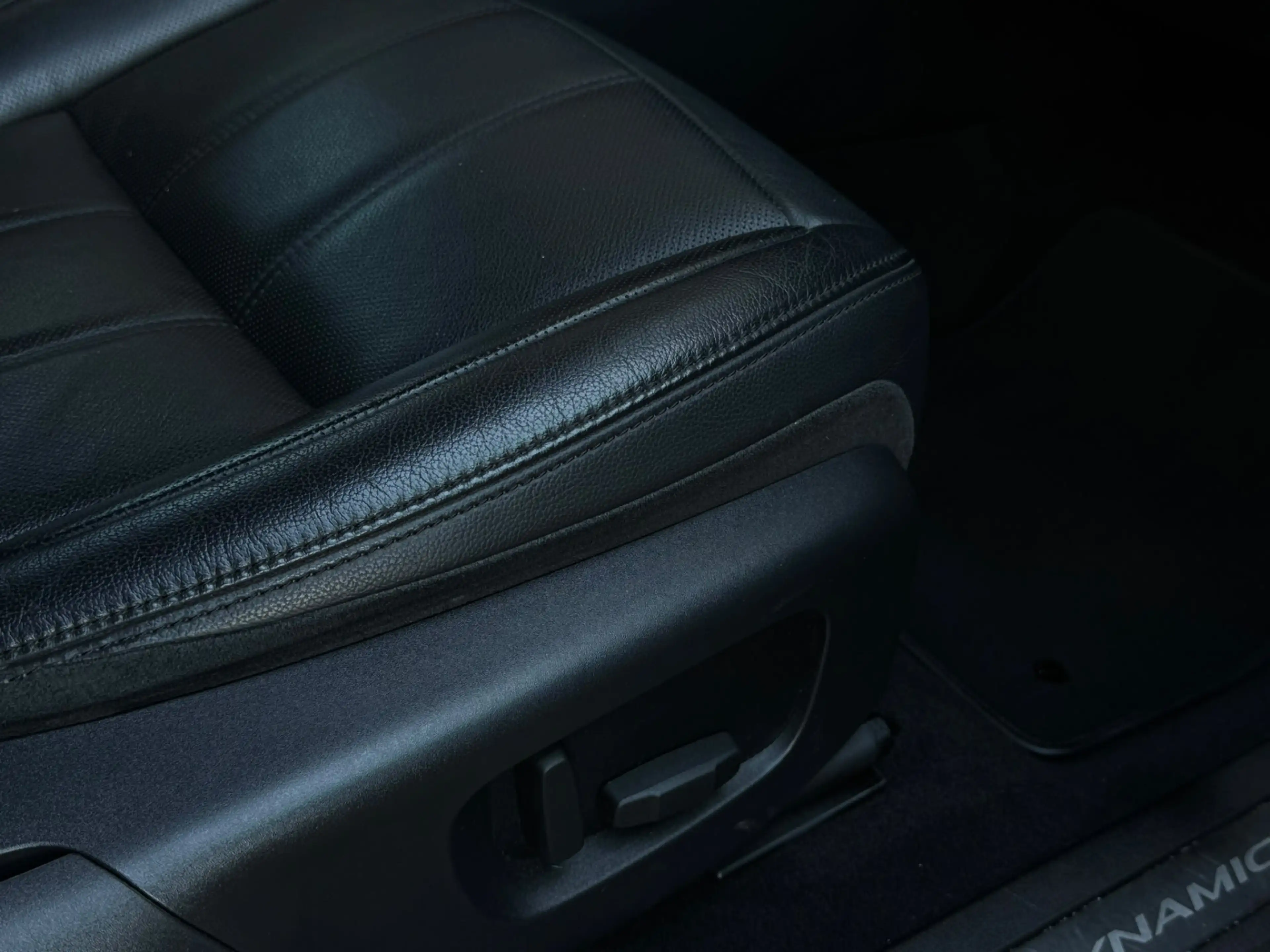 Land Rover Range Rover Evoque 2.0 P200 AWD R-Dynamic S Pano Meridian Camera — photo 17