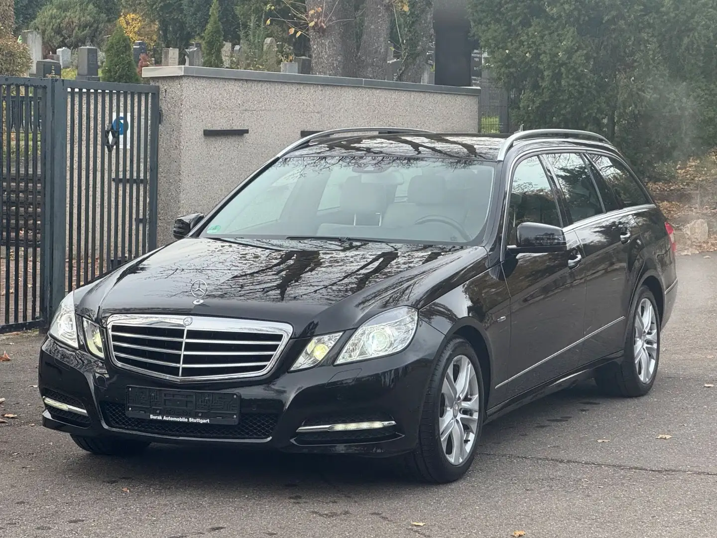 Mercedes-Benz E 200 T-Modell CGI BlueEfficiency Avantgarde Schwarz - 1