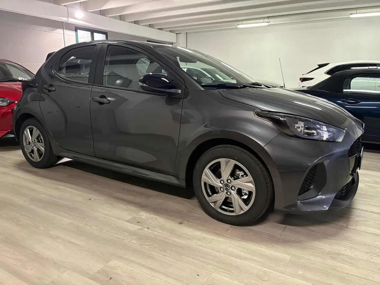 Mazda 2 1.5 vvt full hybrid electric Exclusive Line e-cvt Grijs - 1