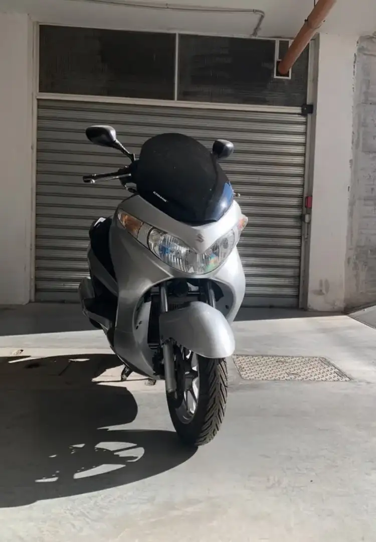 Suzuki Burgman 125 - 1