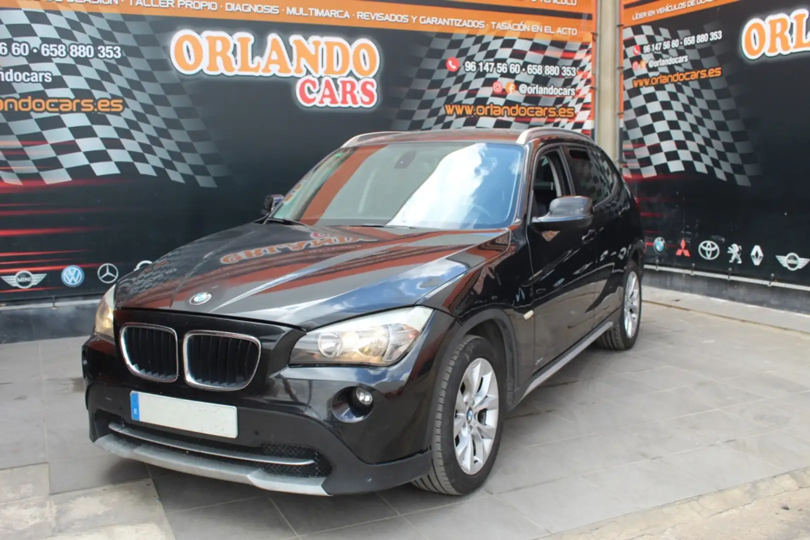 BMW X1 sDrive 20d Zwart - 1