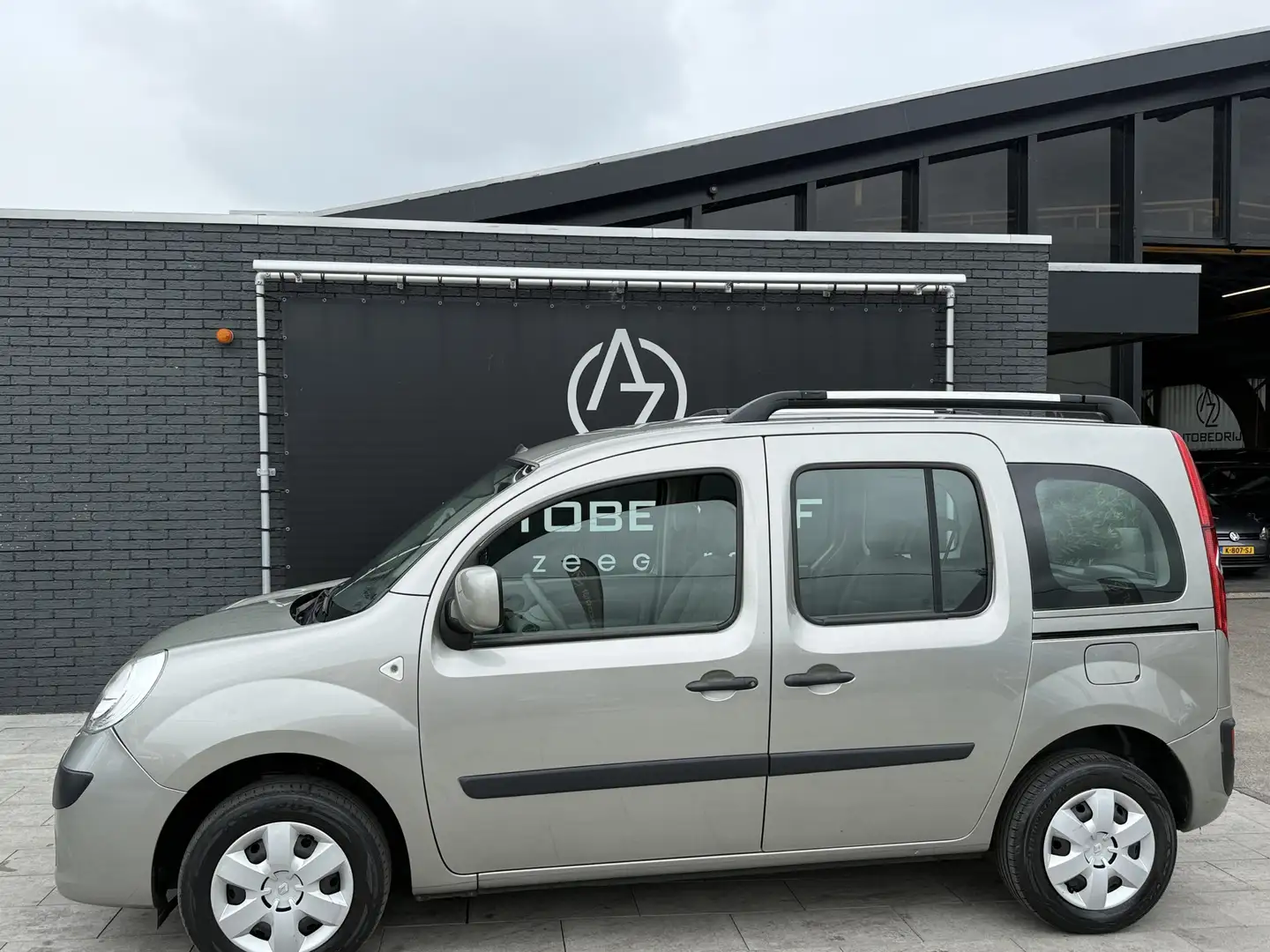 Renault Kangoo Family 1.6-16V Expression Grijs - 1