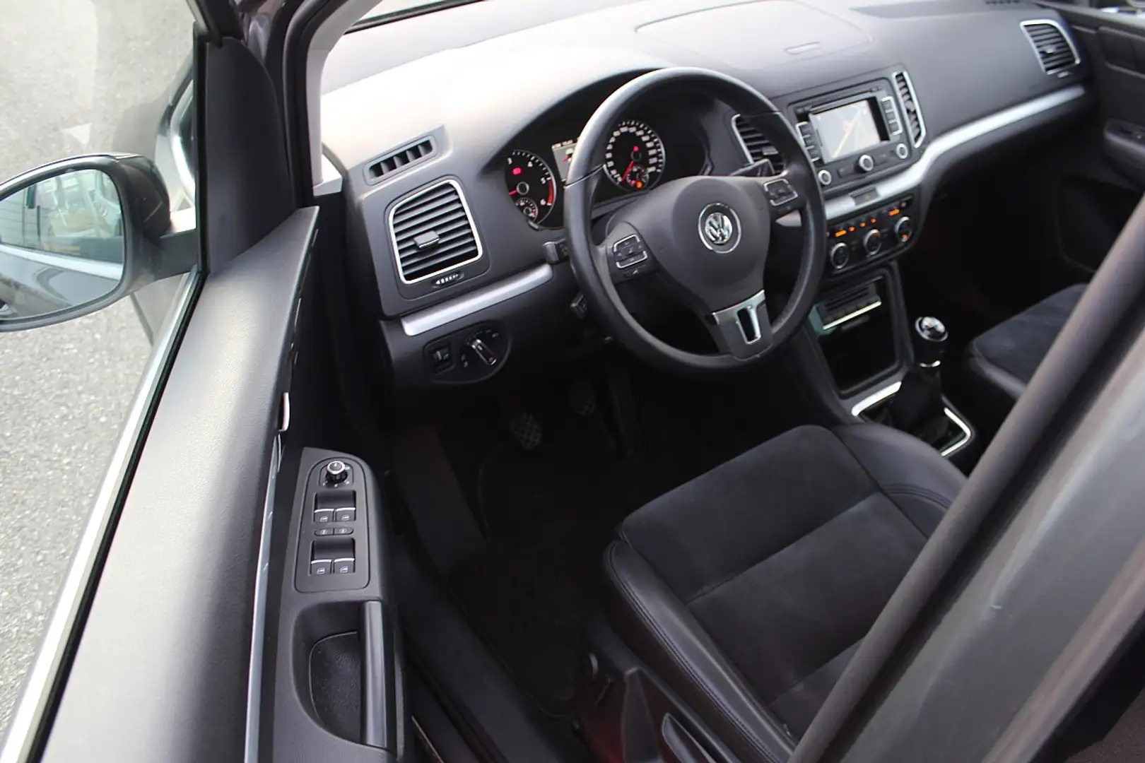 Volkswagen Sharan Sky BMT 2,0 TDI DPF 4Motion,Panorama, Standheiz... Grau - 2