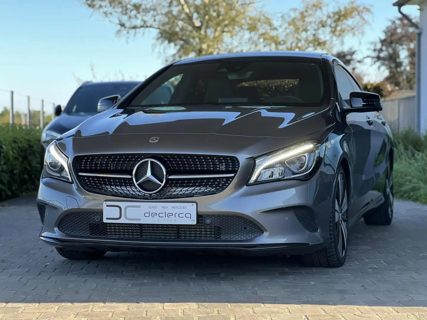 Mercedes-Benz CLA 180 Urban Automaat 2018 GPS PTS Grijs - 1