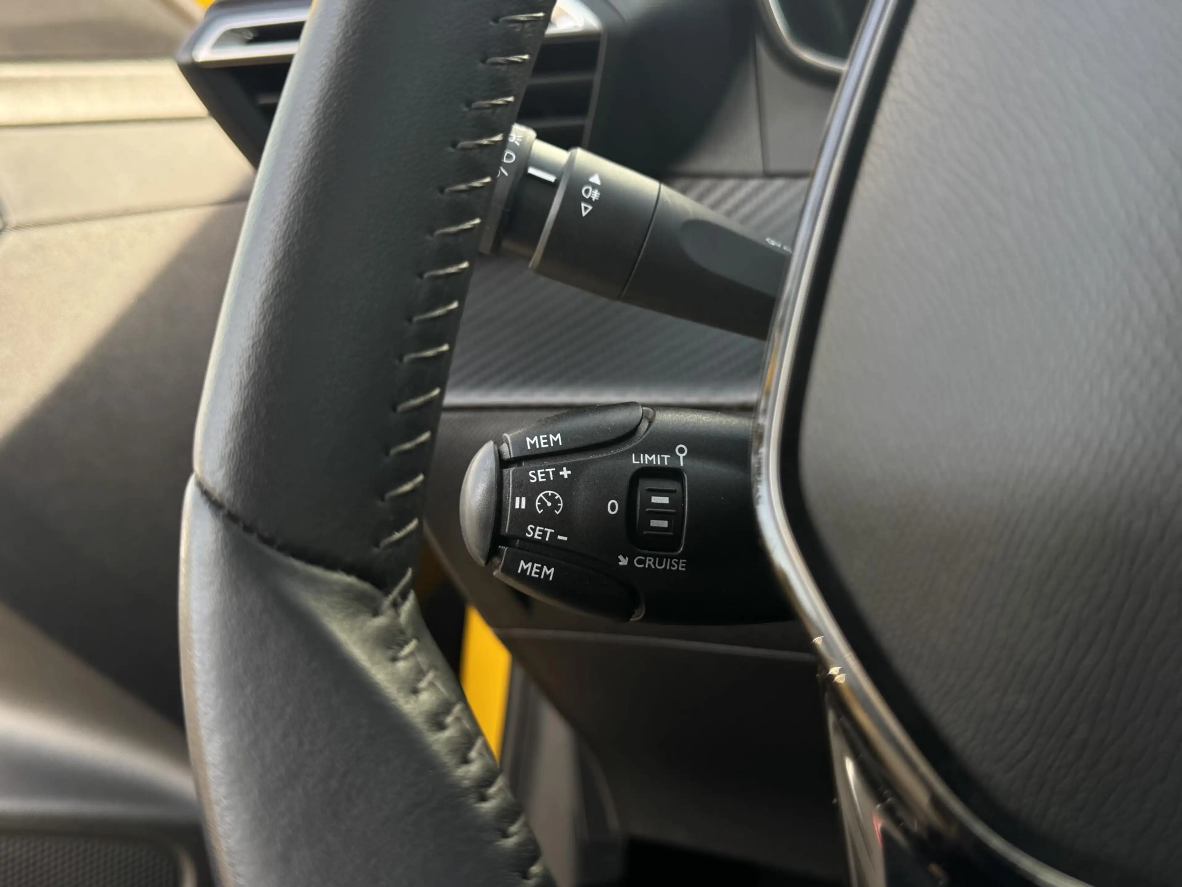 Peugeot 208 1.2 PureTech Active — photo 15