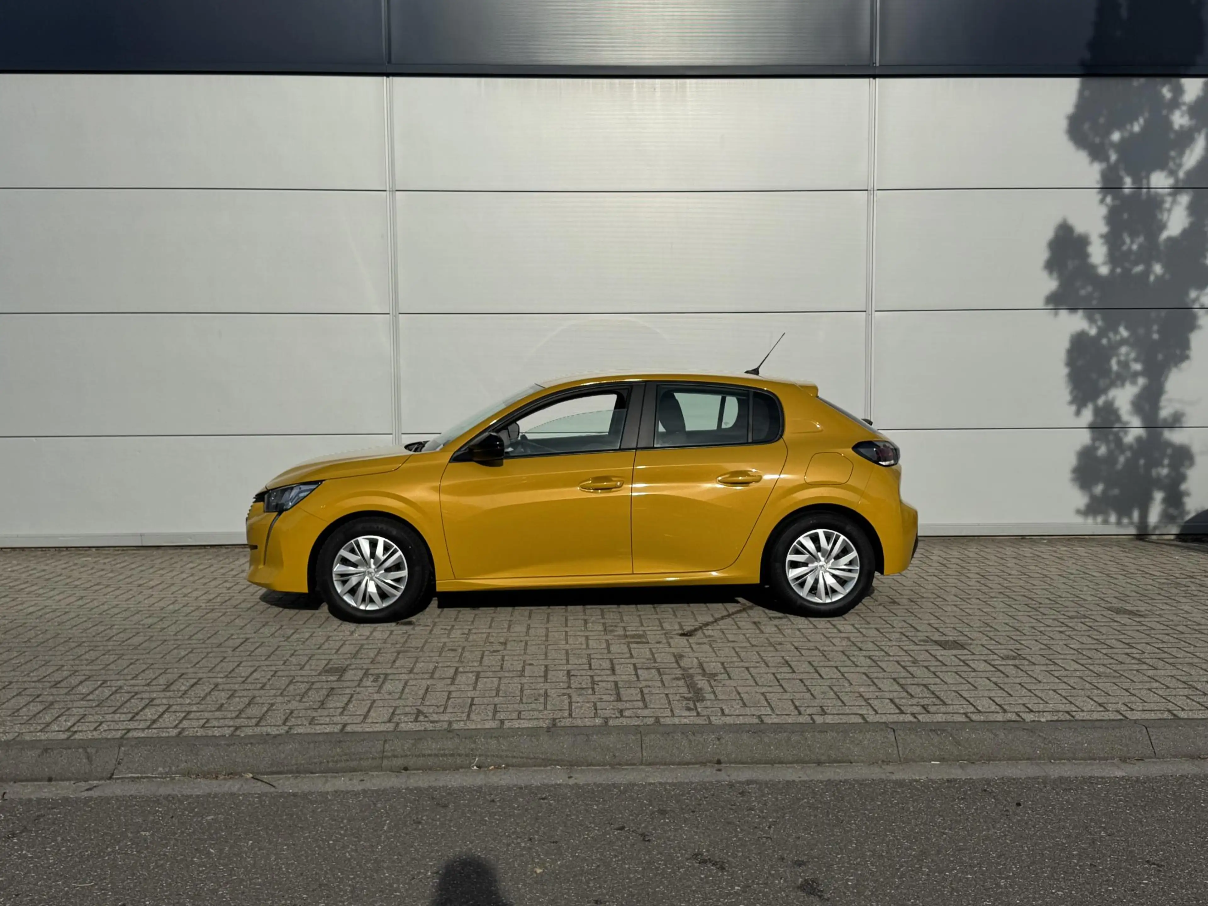 Peugeot 208 1.2 PureTech Active — photo 3