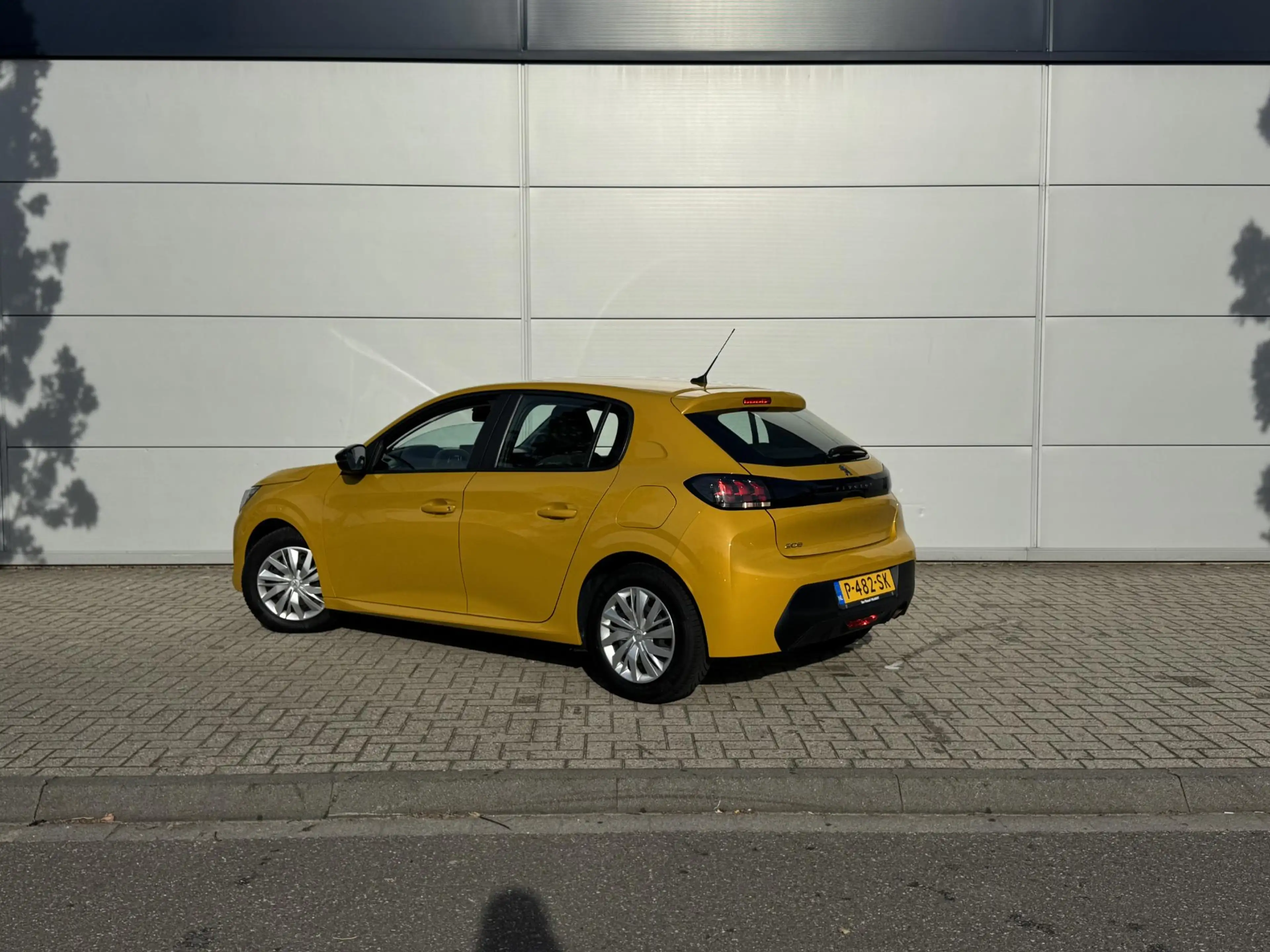 Peugeot 208 1.2 PureTech Active — photo 4