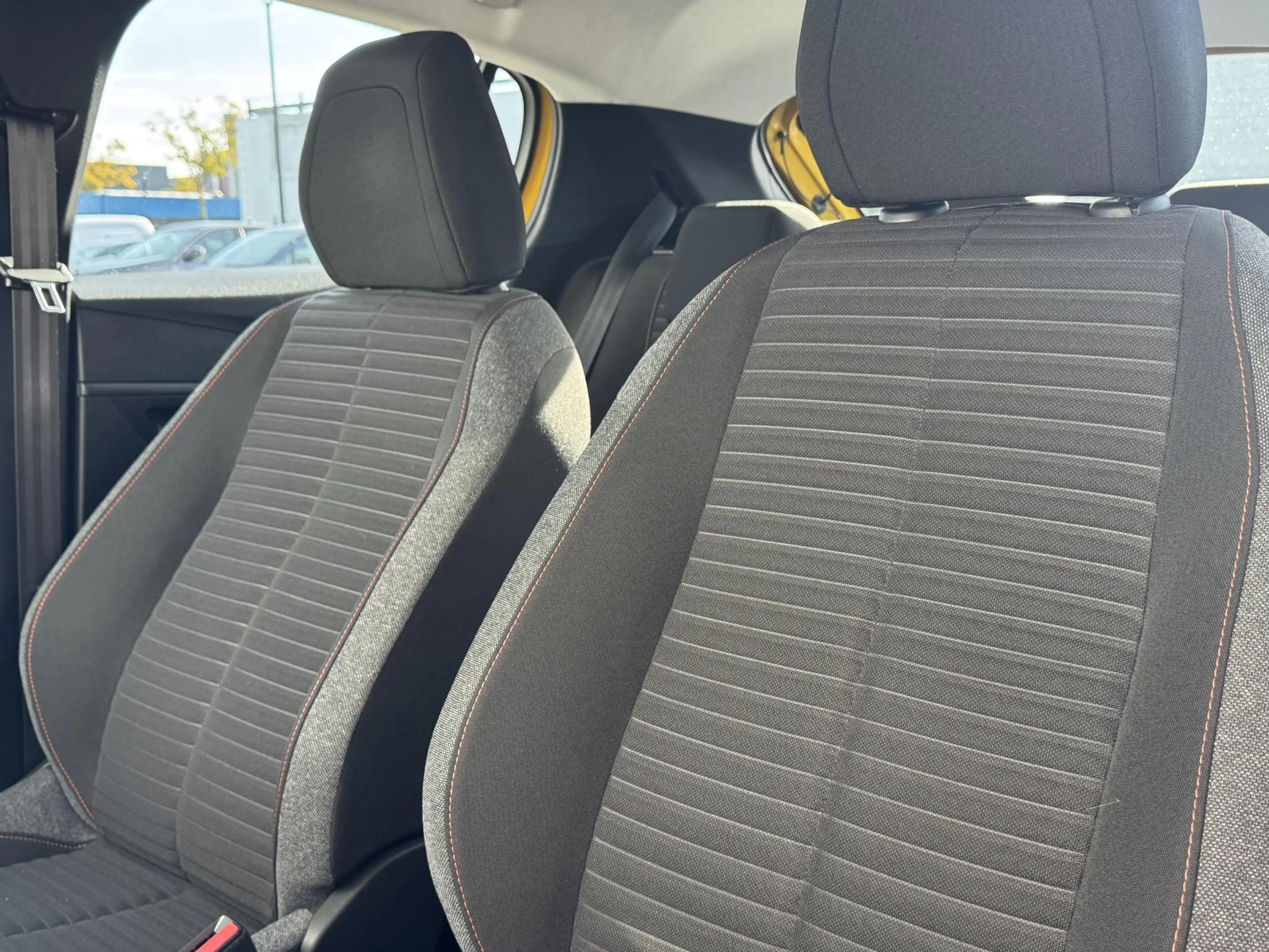 Peugeot 208 1.2 PureTech Active — photo 12