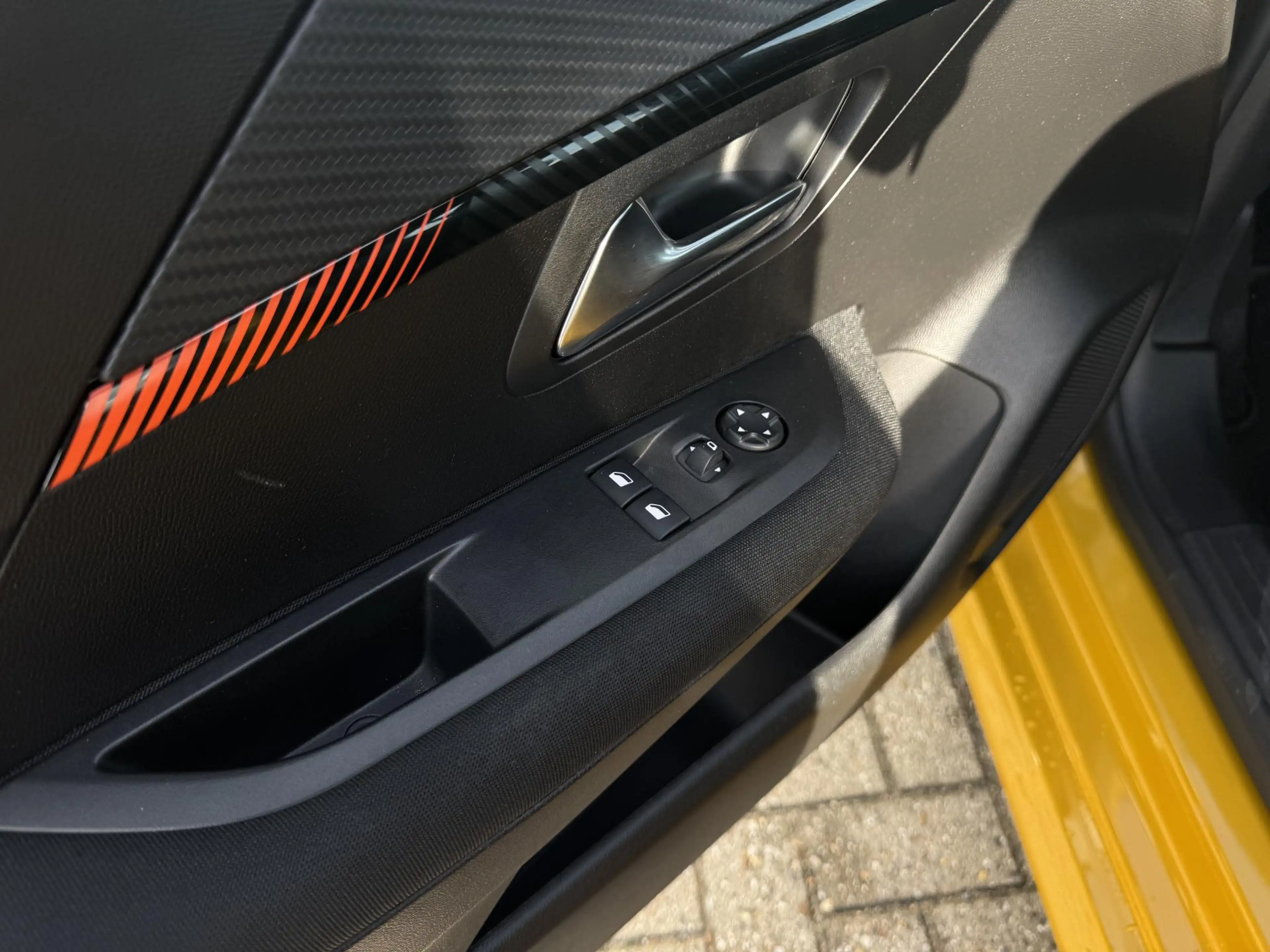 Peugeot 208 1.2 PureTech Active — photo 10